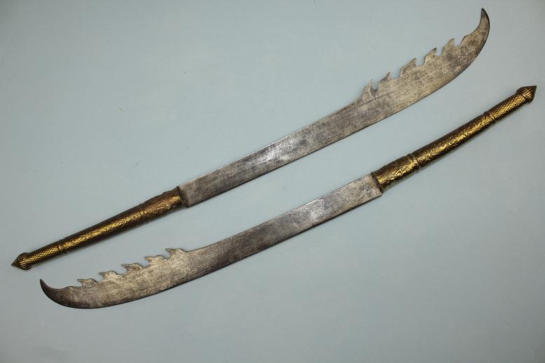 Thailand, Old Siam Very rare fighting swords Samrit metal hilts Very rare blade types Late 18th century Krabi Krabong sized swords www.swordsantiqueweapons.com